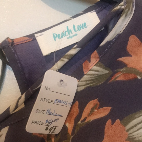 Peach Love California-Floral Flowy Romper With Long Sleeves And Open Back - NWT - Picture 3 of 3